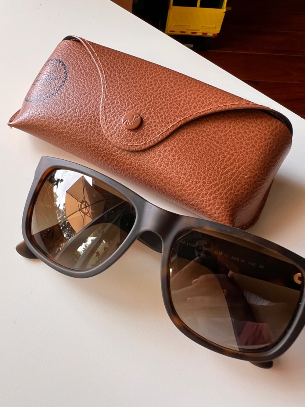 Ray-Ban Tortoiseshell Brown Sunglasses with Brown Case